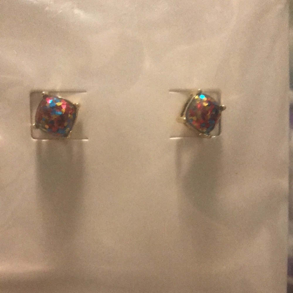 Earrings Earrings - Picture 2 of 2